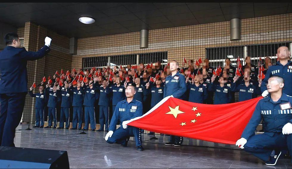 这是什么思维两个男的喜欢一个女的，一个男的上去直接表白然后女生跑了，另一个找女孩价钱吃饭然后好了游戏画面