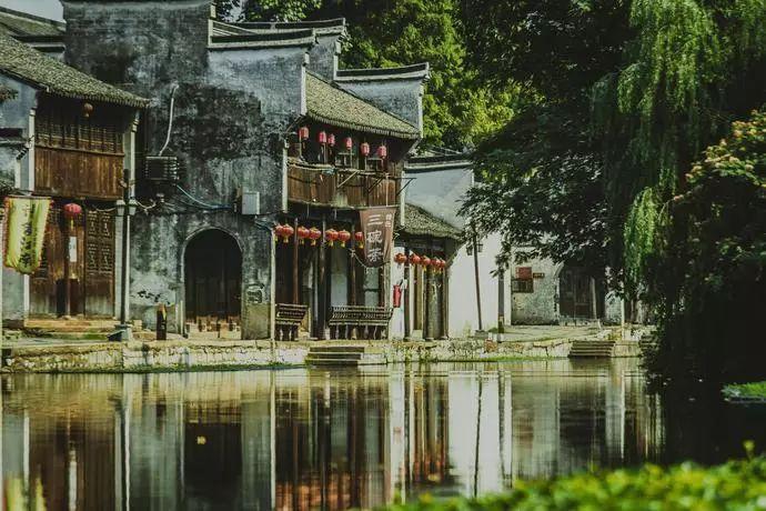 扶摇：当杨幂饰演的扶摇在审案的时候，长孙无极突然闯入做了什么呢？游戏画面